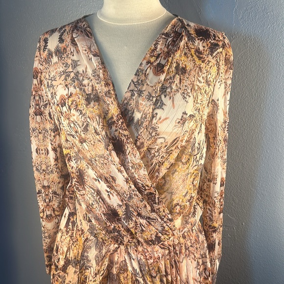 Coral dress. Size M long sleeve. Floral pleaded - Picture 4 of 7